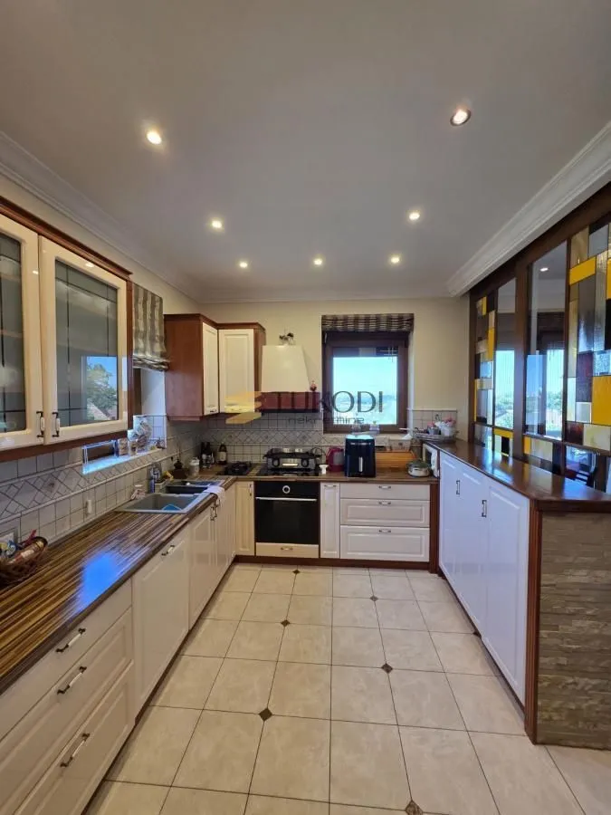 Prodaja, kuća, 400m², Sremska Kamenica, Petrovaradin