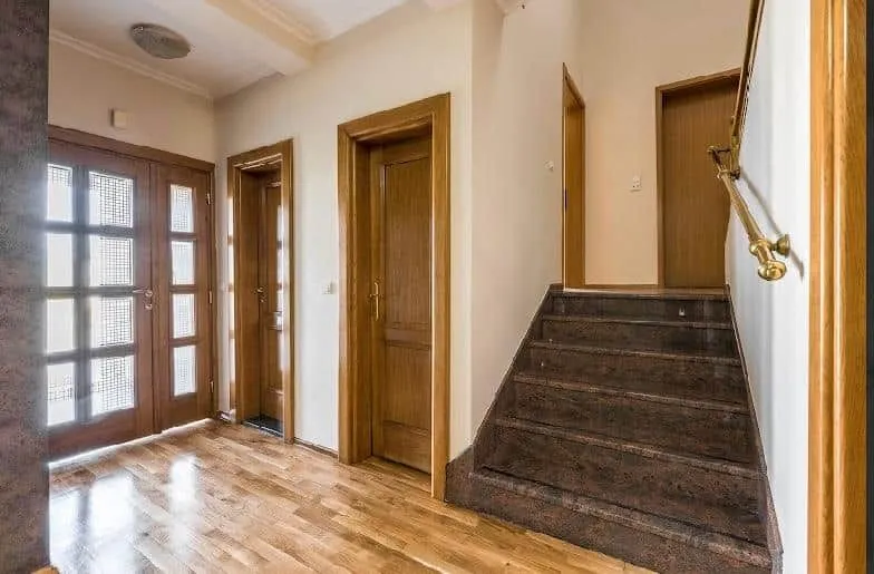 Izdavanje, kuća, 370m², Zabjelo, Podgorica