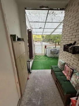 Natkrivena terasa sa klupom za sedenje i ormarićem za cipele. - image 15
