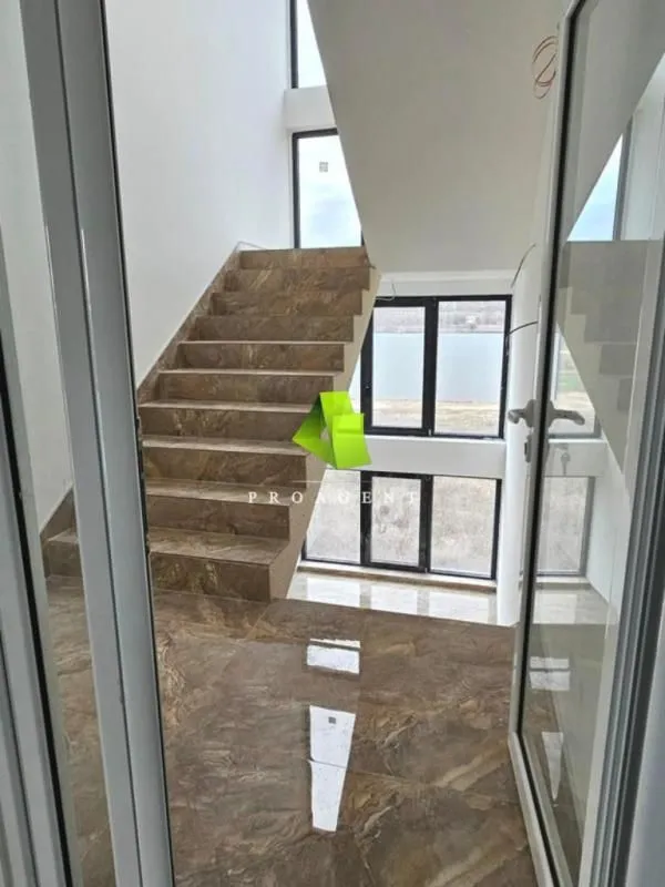 Rent, office space, 1200m², Pantelej, Niš