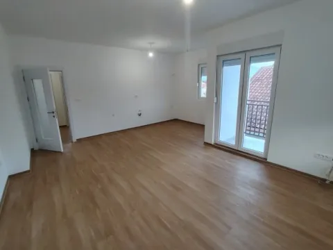 Izdavanje, dvosoban stan, 60m², Zelenika, Podgorica - image 5