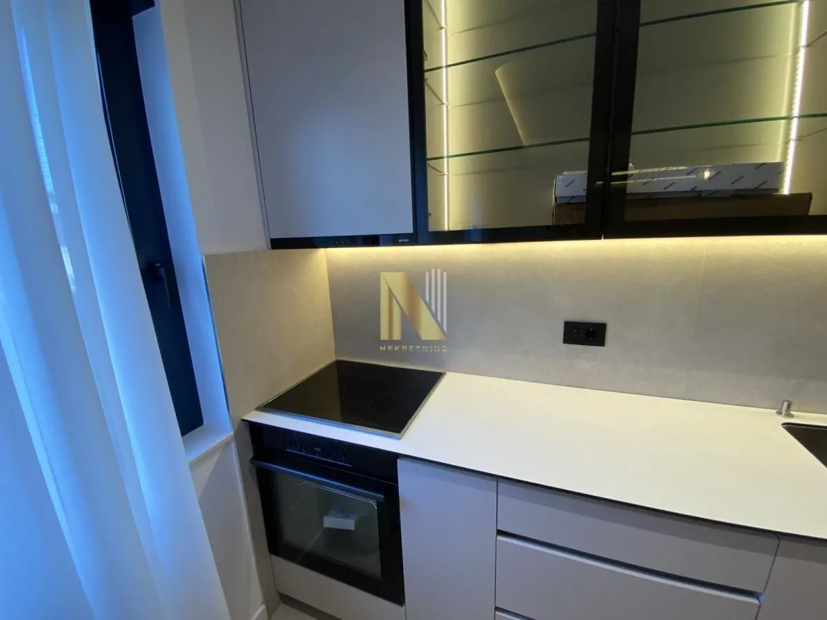 Prodaja, četvorosoban stan, 119m², Centar, Novi Sad