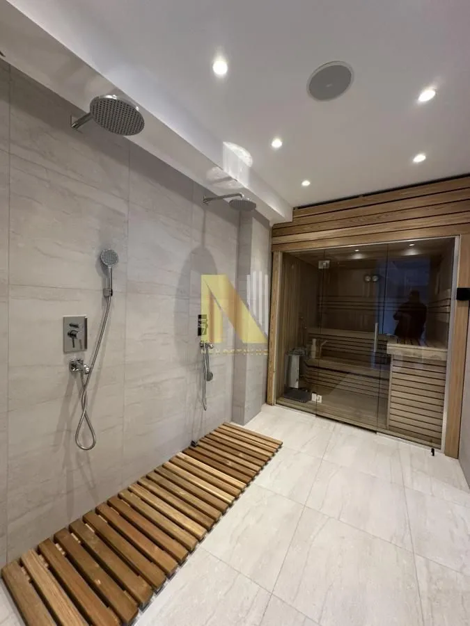 Izdavanje, kuća, 300m², Beočin, Srbija