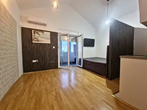 Rent, studio apartment, 30m², Budva, Crna Gora - image 1