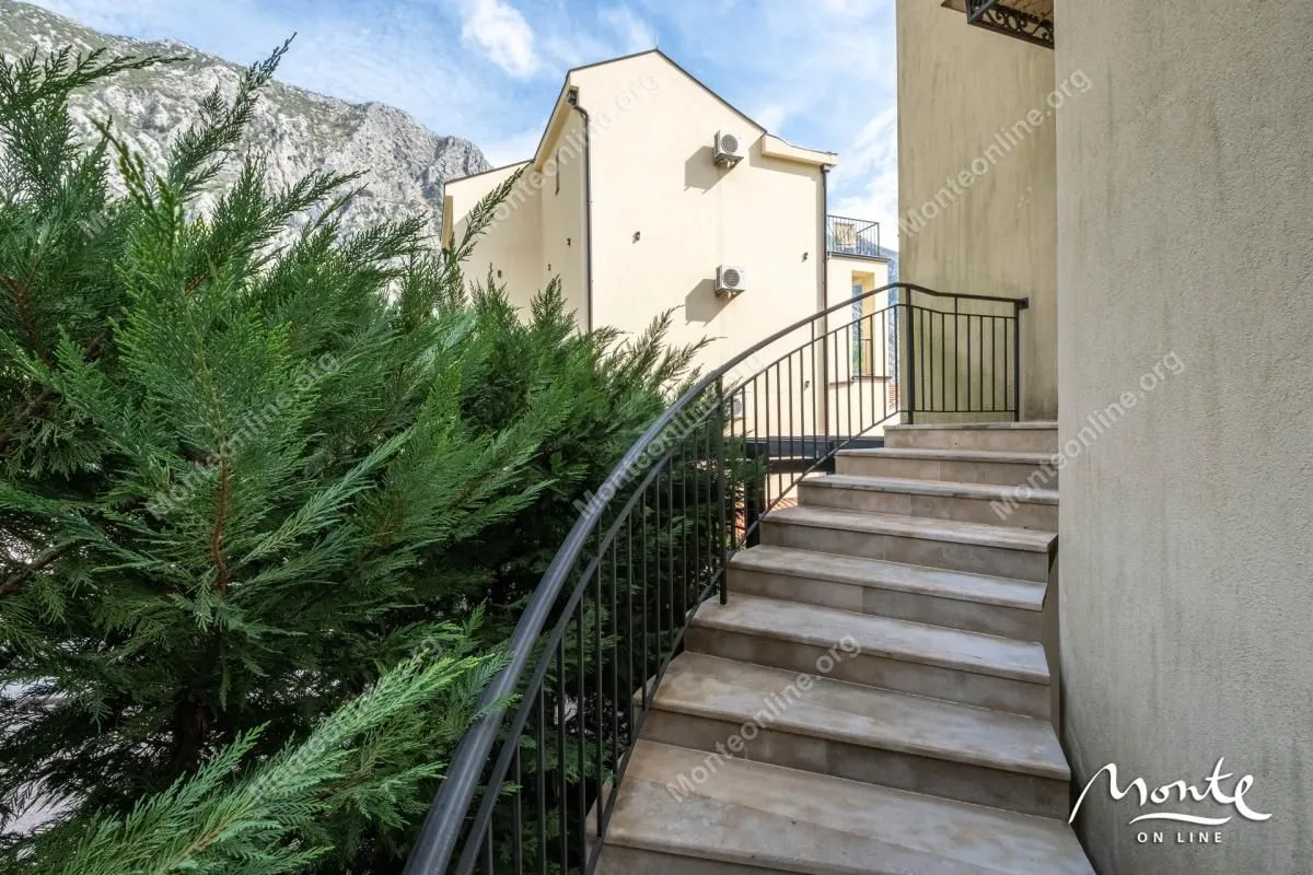 Prodaja, dvosoban stan, 87m², Orahovac, Kotor