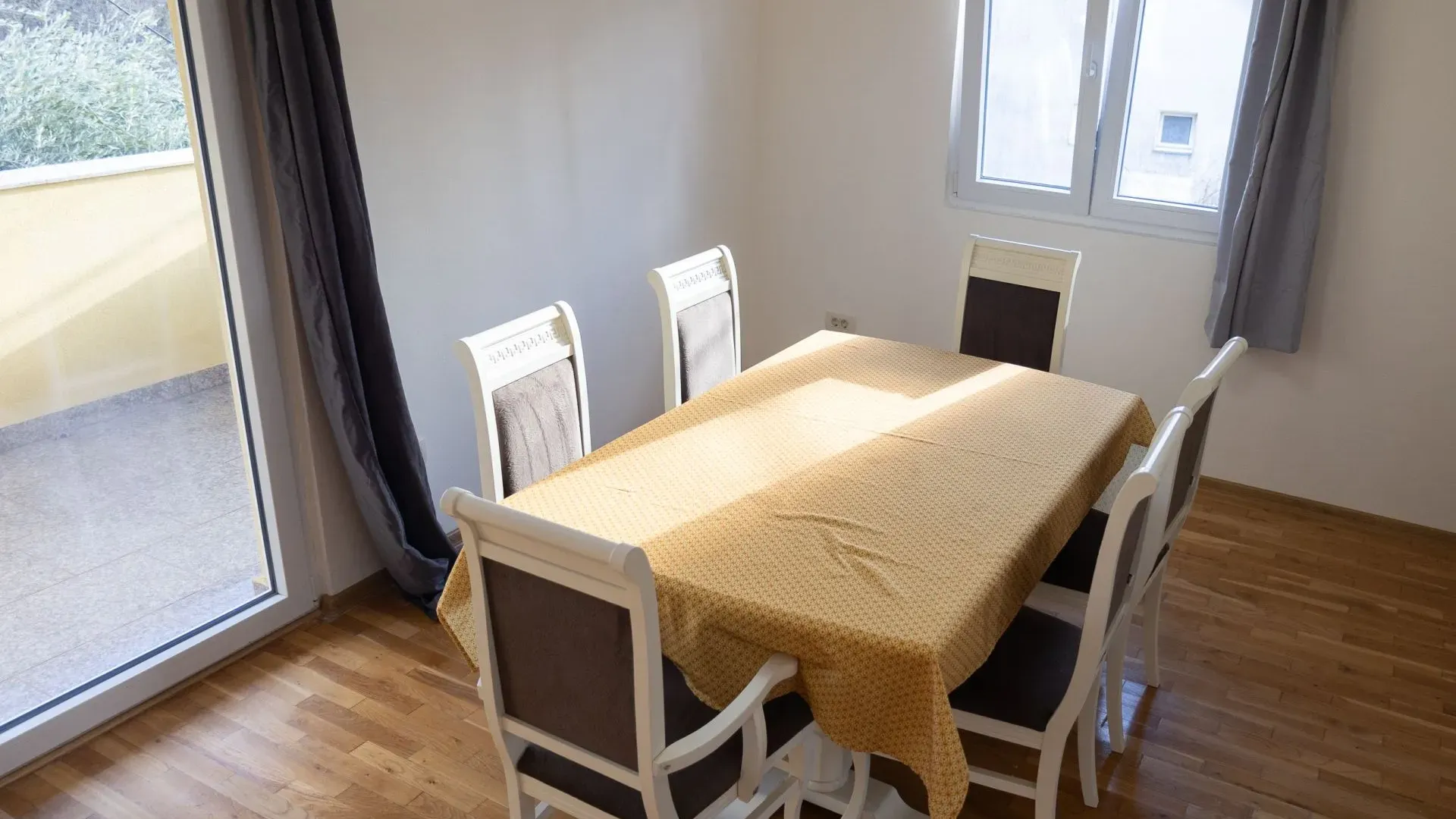 Rent, house, 111m², Kotor, Crna Gora