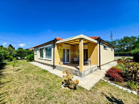 Rent, house, 194m², Tološi, Podgorica - image 15