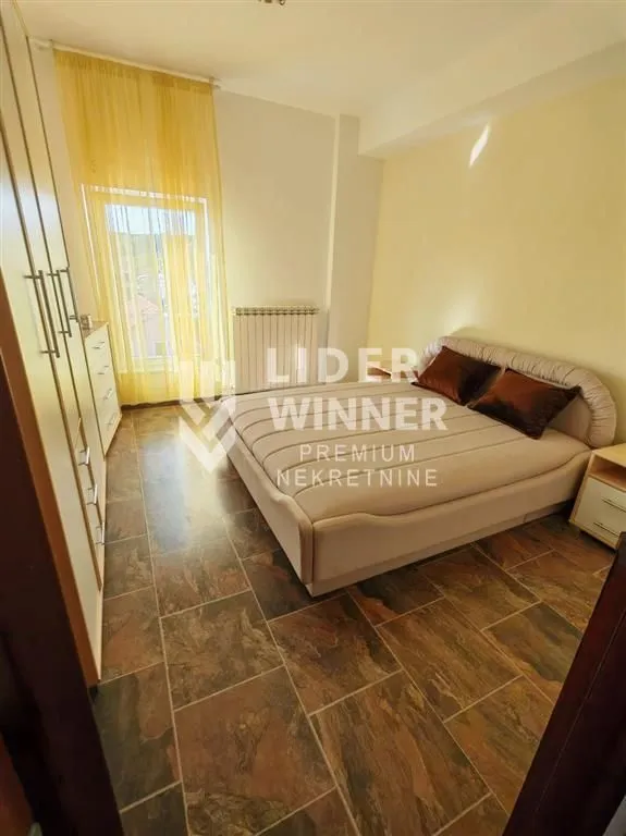 Izdavanje, četvorosoban stan, 120m², Petlovo Brdo, Beograd