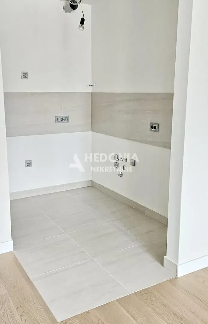 Izdavanje, trosoban stan, 77m², Novi Beograd Blok 65, Novi Beograd Sve Podlokacije