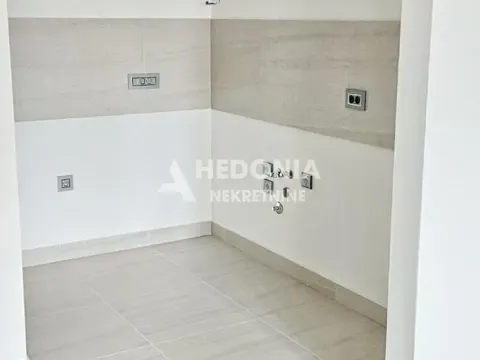 Izdavanje, trosoban stan, 77m², Novi Beograd Blok 65, Novi Beograd Sve Podlokacije - image 2