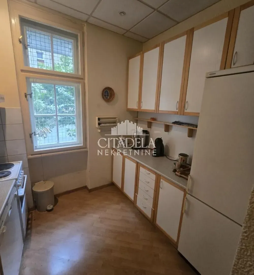 Rent, four bedroom apartment, 100m², Stari Grad, Beograd