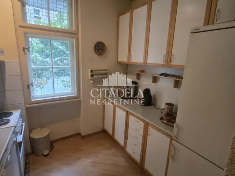 Izdavanje, četvorosoban stan, 100m², Stari Grad, Beograd - image 8