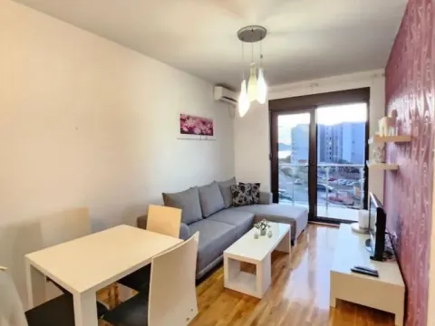 Sale, one bedroom apartment, 42m², Bečići, Budva - image 1