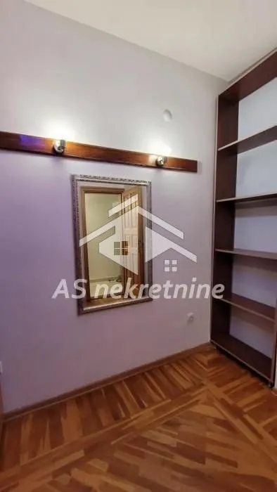 Izdavanje, četvorosoban stan, 94m², Vračar Hram, Vračar Sve Podlokacije