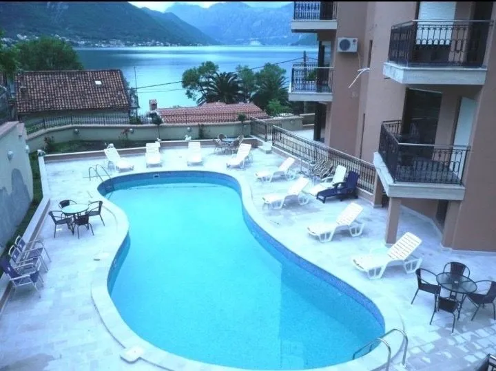 Sale, two bedroom apartment, 90m², Dobrota, Kotor