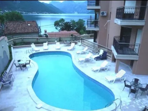 Sale, two bedroom apartment, 90m², Dobrota, Kotor - image 1