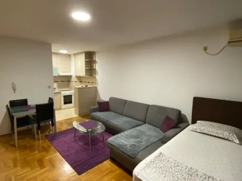 Izdavanje, jednosoban stan, 35m², Stari Aerodrom, Podgorica - image 8