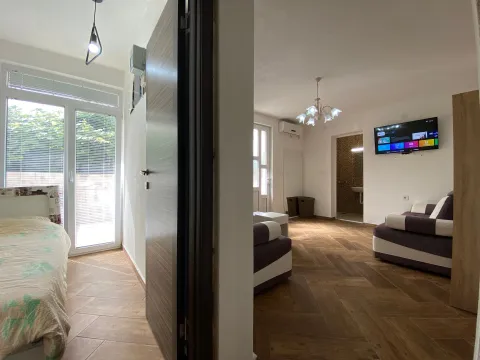Rent, one bedroom apartment, 30m², Šušanj, Bar - image 3