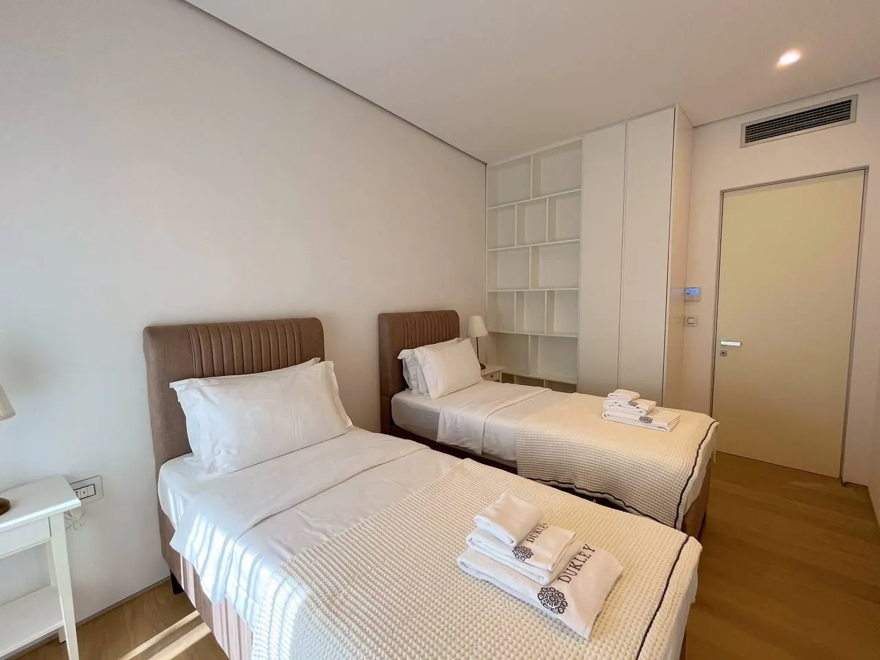 Sale, three bedroom apartment, 200m², Dukley Gardens, Budva