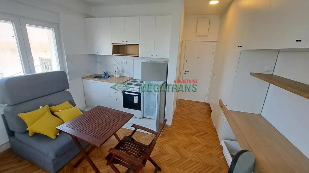 Izdavanje, stan, 26m², Centar, Novi Sad