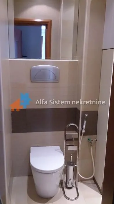 Izdavanje, trosoban stan, 95m², Savski Venac, Beograd