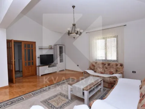Izdavanje, četvorosoban stan, 150m2, Stari Aerodrom, Podgorica Izdavanje, četvorosoban stan, 150m2, Stari Aerodrom, Podgorica