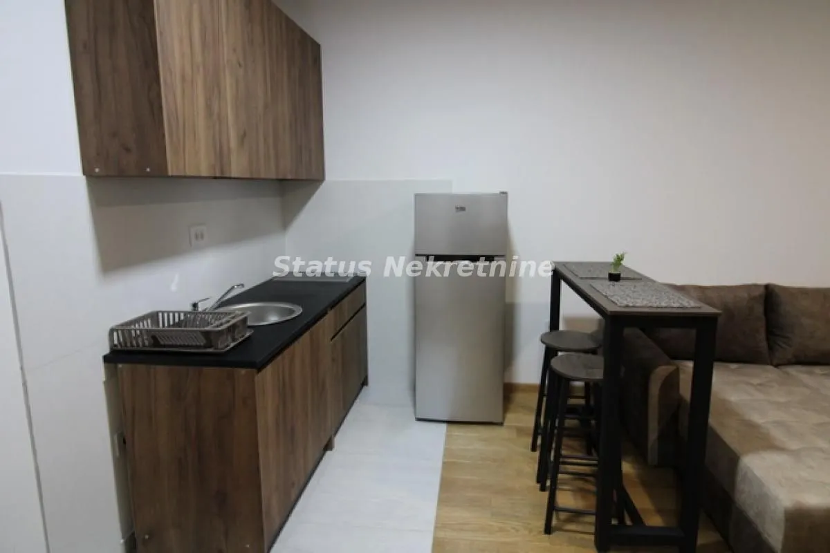 Izdavanje, garsonjera, 28m², Bulevar Oslobodjenja, Novi Sad Sve Podlokacije