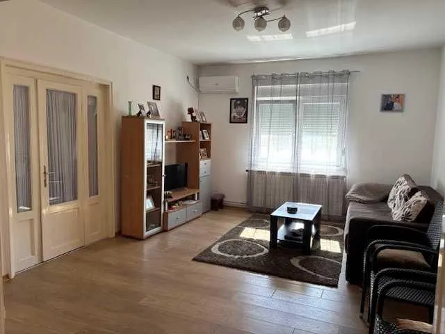Prodaja, kuća, 103m², Centar, Inđija