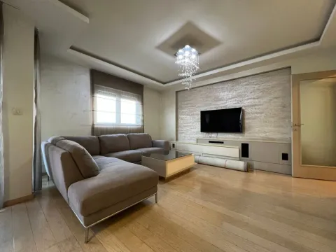 Izdavanje, trosoban stan, 107m², City Kvart, Podgorica - image 3