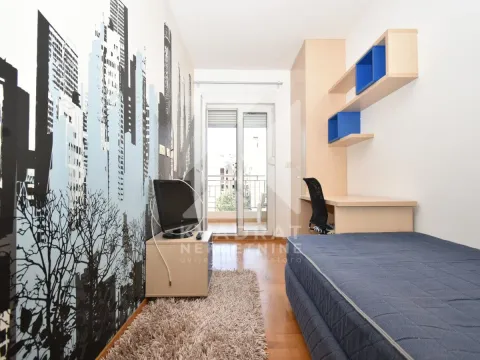 Izdavanje, trosoban stan, 100m², Blok 6, Podgorica - image 11