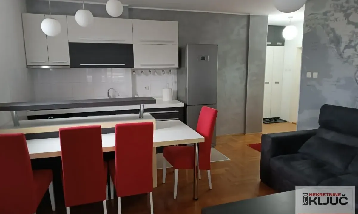 Prodaja, trosoban stan, 62m², Salajka, Novi Sad Sve Podlokacije