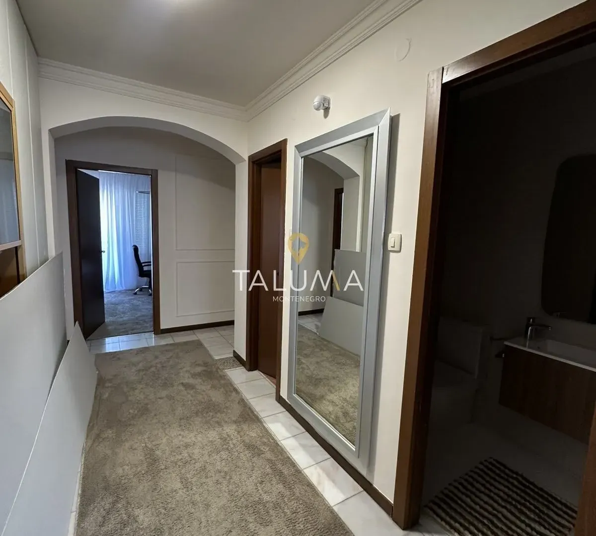 Rent, three bedroom apartment, 200m², Gorica C, Podgorica