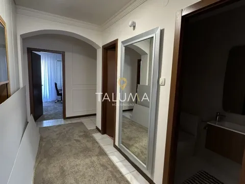 Rent, three bedroom apartment, 200m², Gorica C, Podgorica - image 16