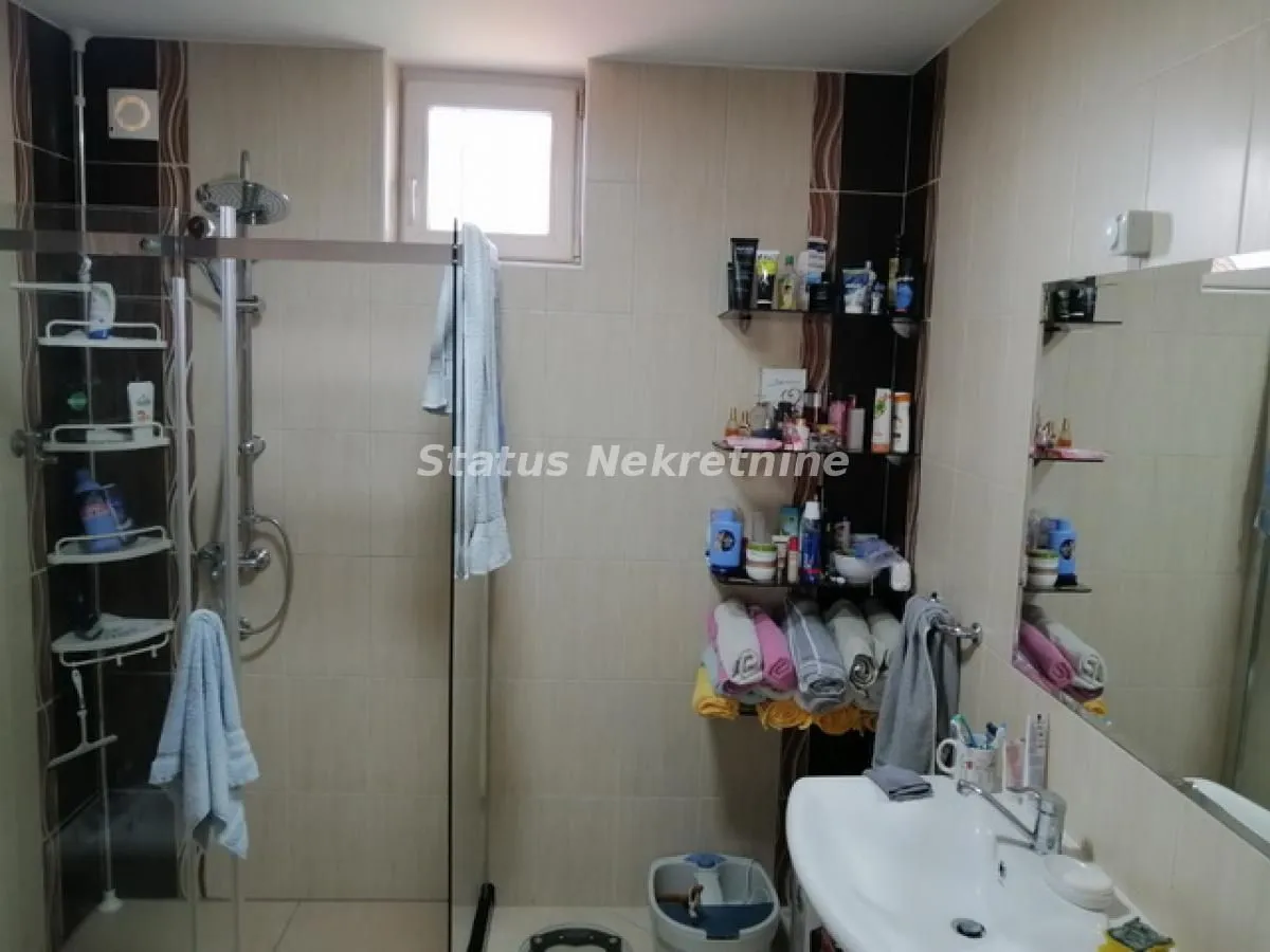 Sale, office space, 330m², Ruma, Srbija