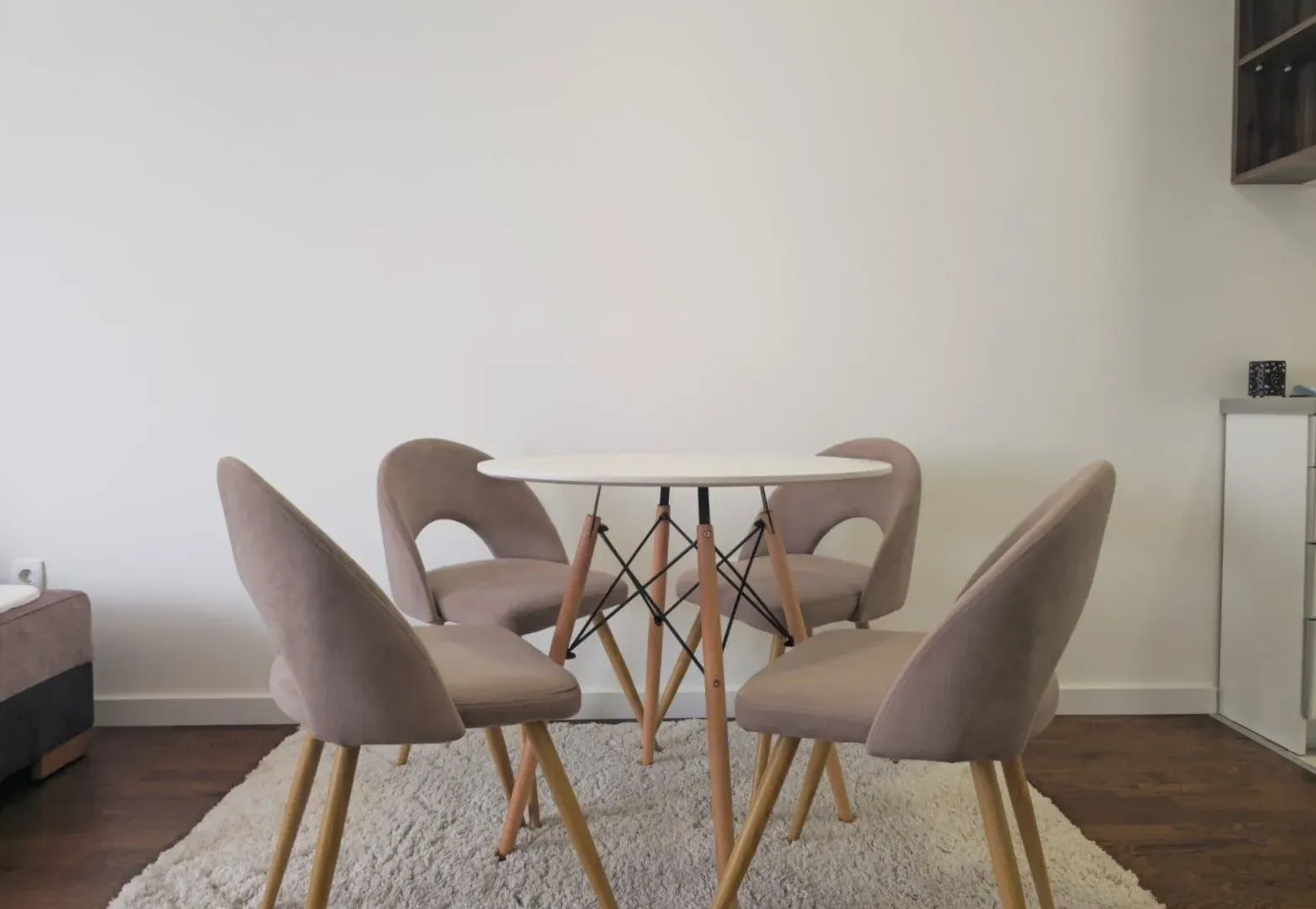 Izdavanje, jednosoban stan, 44m², Central Point, Podgorica