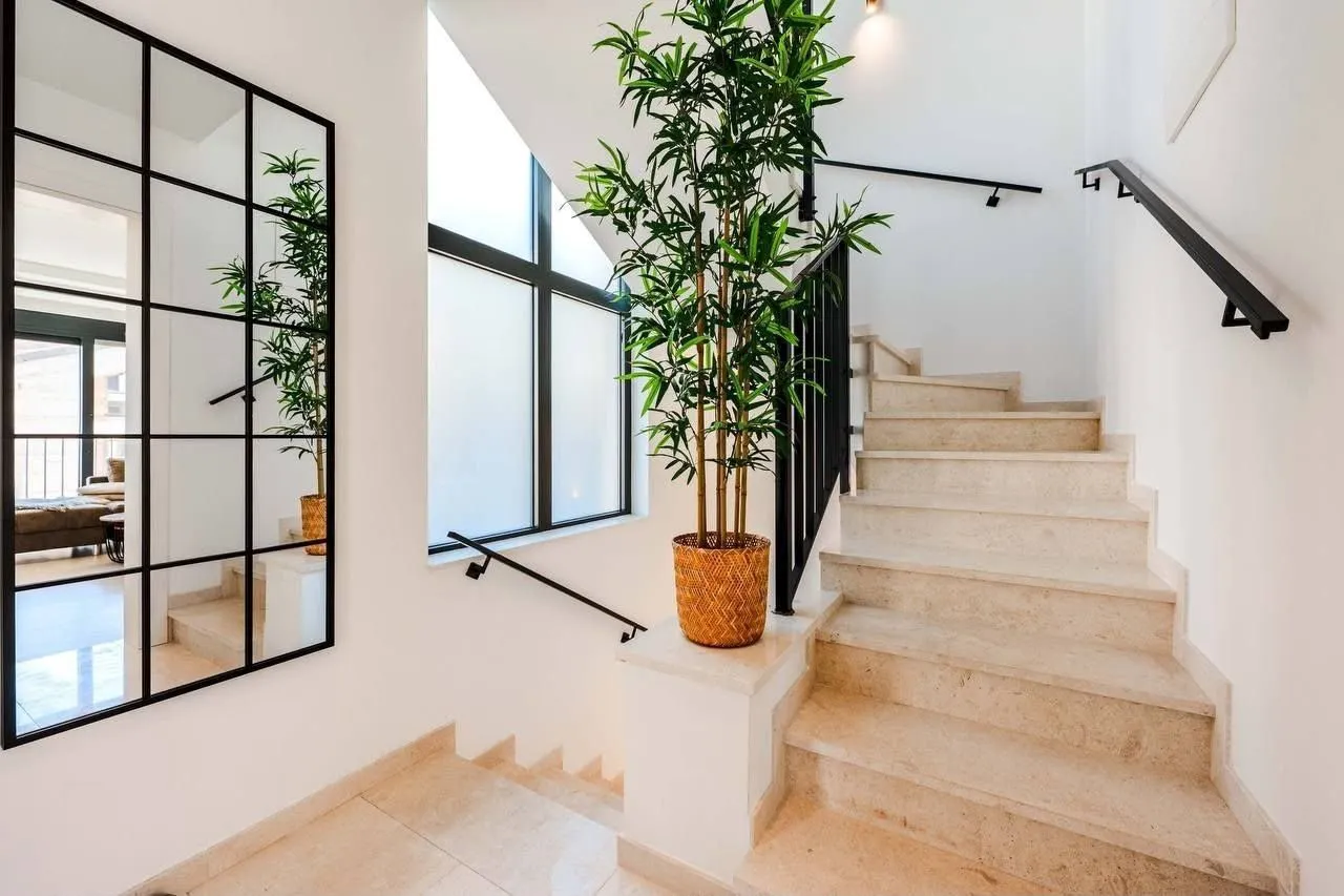 Izdavanje, kuća, 220m², Reževići, Budva