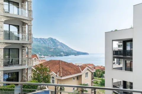 Pogled sa terase na more i okolne planine. - image 6