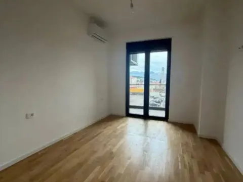 Sale, three bedroom apartment, 83m², Stari Aerodrom, Podgorica - image 2