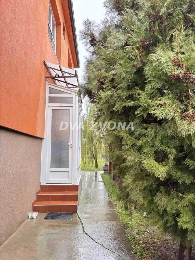 Prodaja, kuća, 218m², Centar, Inđija