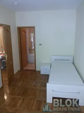 Rent, four bedroom apartment, 150m², Podgorica, Crna Gora - image 16