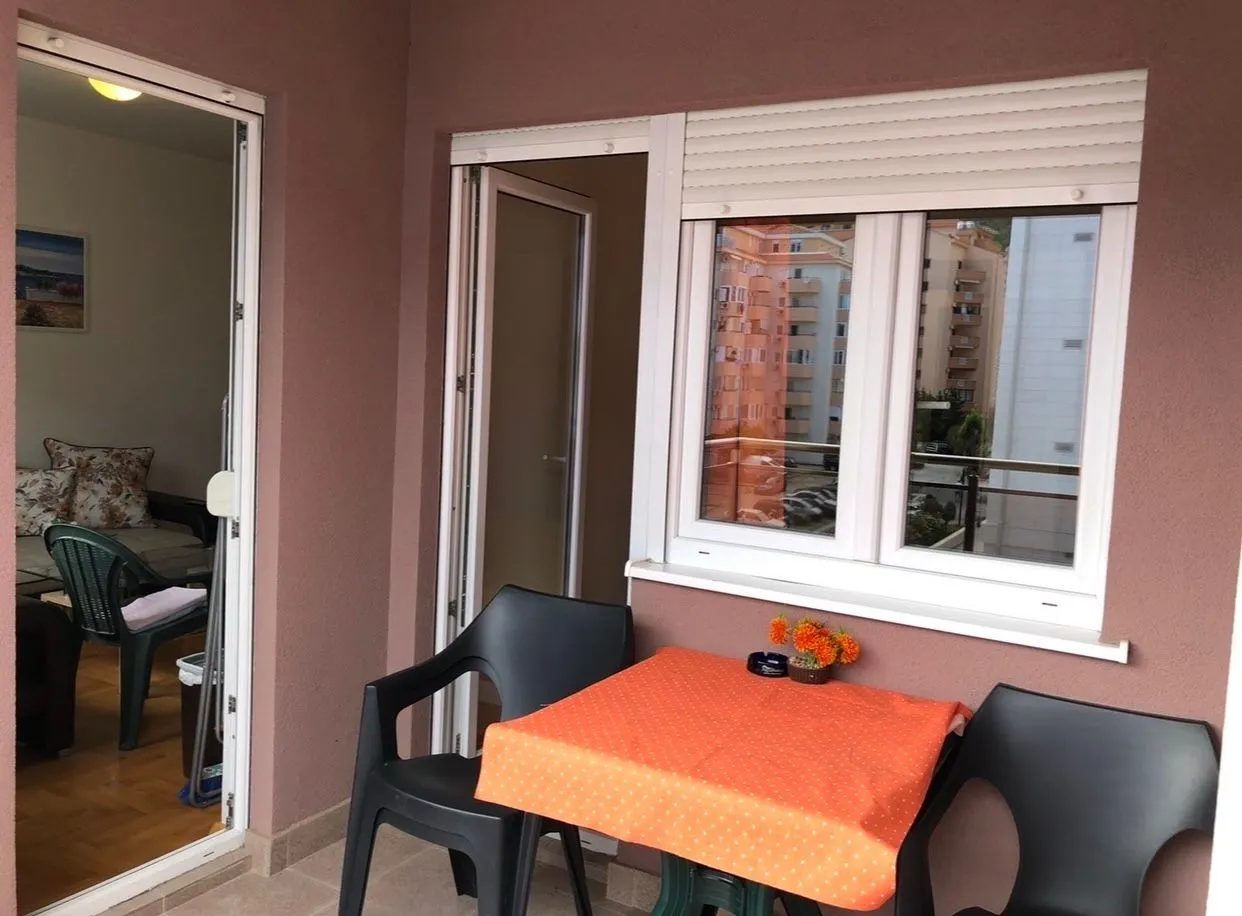 Rent, one bedroom apartment, 50m², Petrovac, Budva