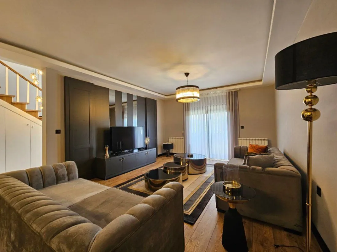 Izdavanje, kuća, 380m², Zeta, Podgorica