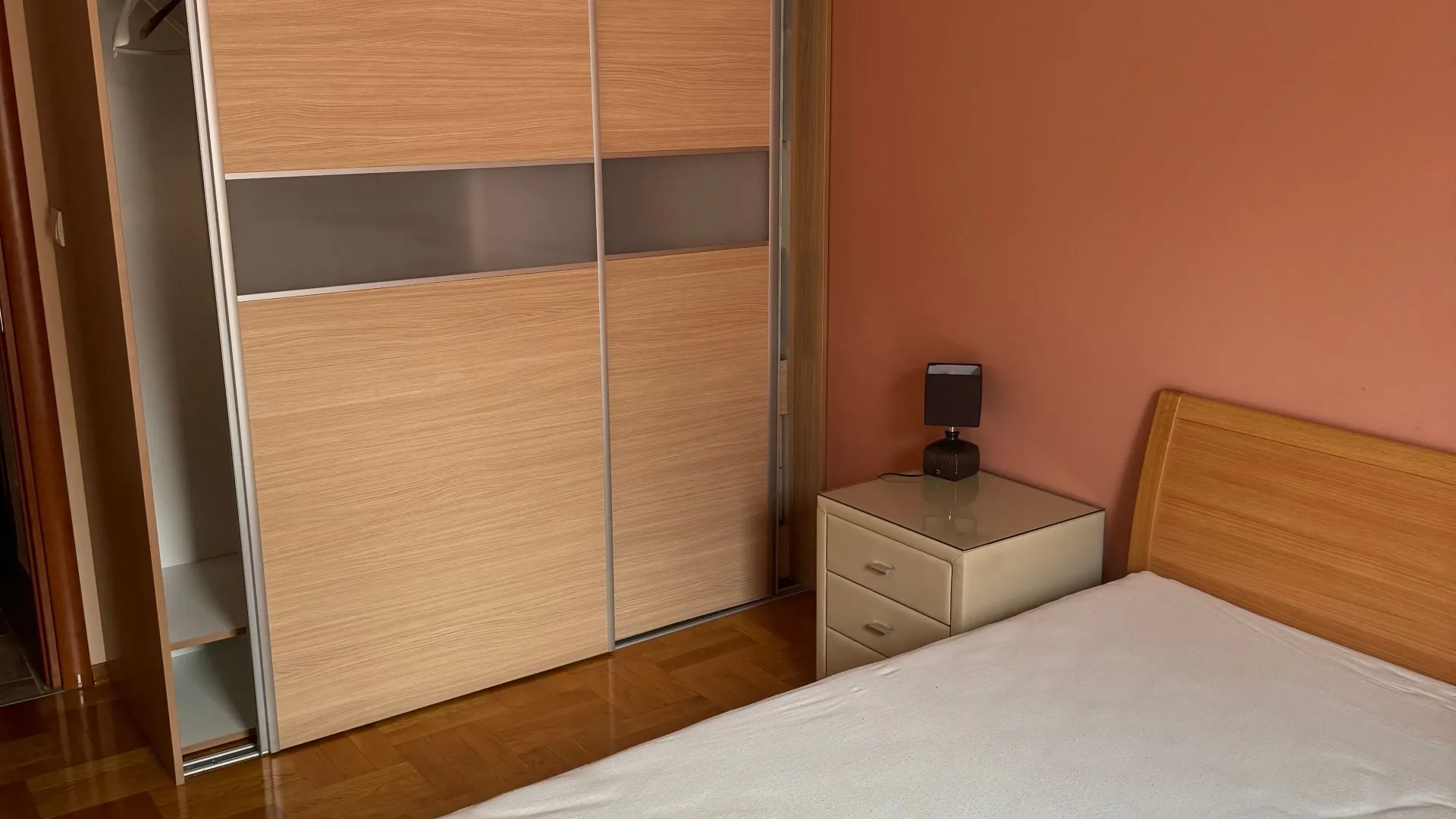 Izdavanje, jednosoban stan, 50m², Krivi Most, Podgorica