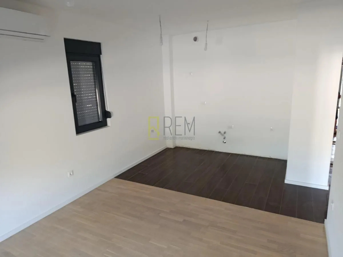 Izdavanje, jednosoban stan, 45m², Tološi, Podgorica