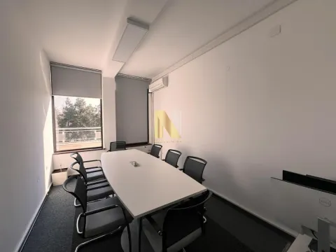 Izdavanje, poslovni prostor, 171m², Centar, Novi Sad - image 9