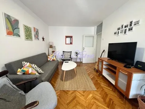 Izdavanje, trosoban stan, 66m², Kalenić Pijaca, Vračar Sve Podlokacije - image 2