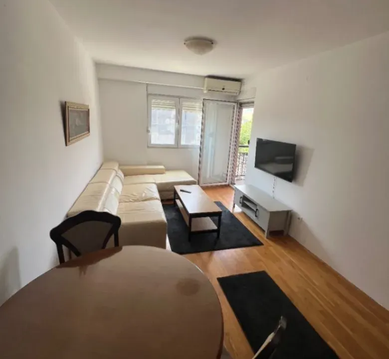 Izdavanje, jednosoban stan, 36m², Podgorica, Crna Gora
