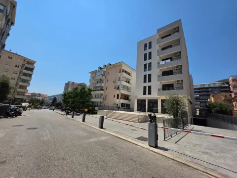 Prodaja, jednosoban stan, 42m², Budva, Crna Gora - image 17