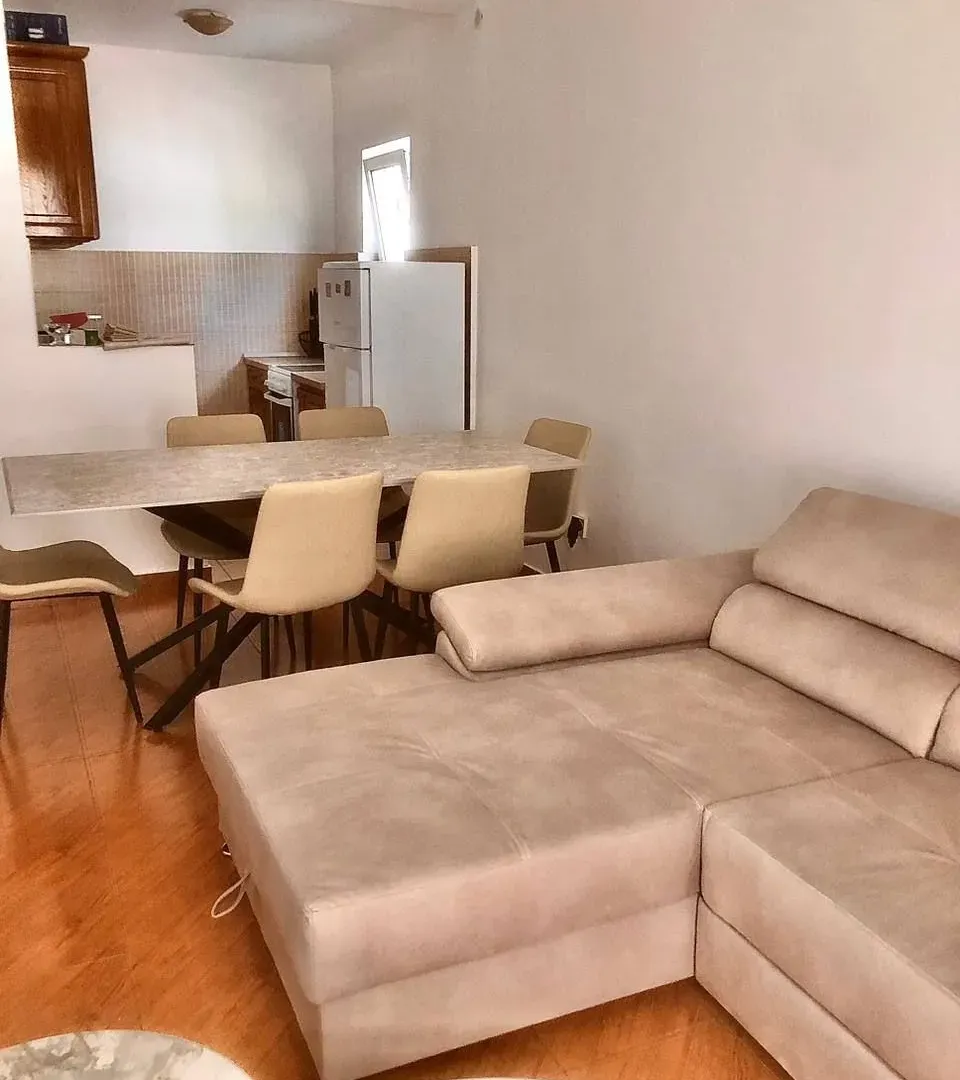 Izdavanje, trosoban stan, 110m², Seoce, Budva