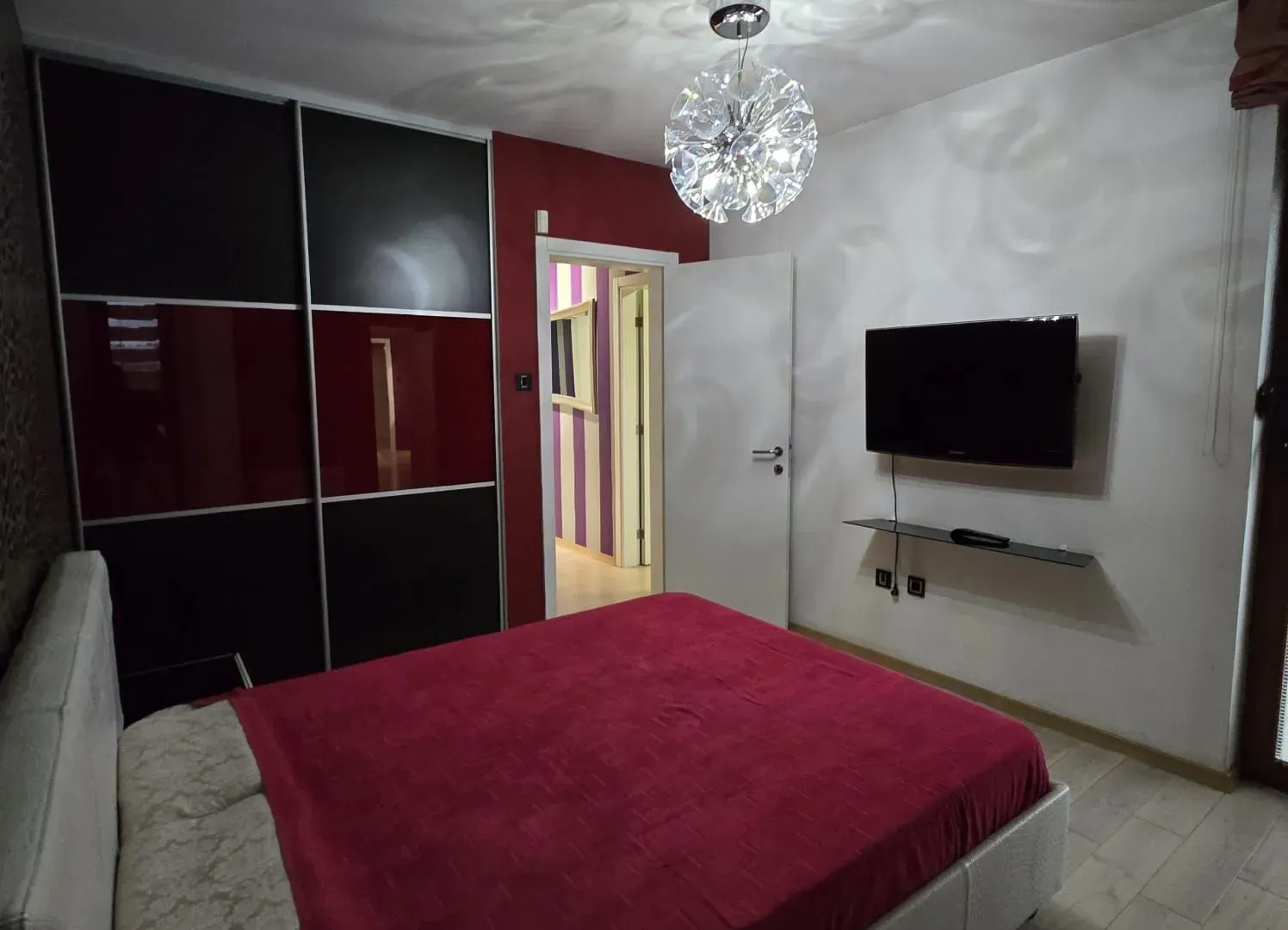 Izdavanje, trosoban stan, 140m², Preko Morače, Podgorica